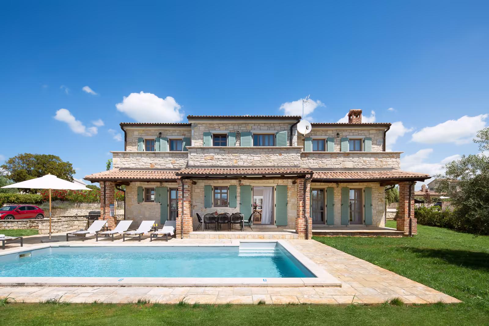 Pet friendly villa with enclosed garden